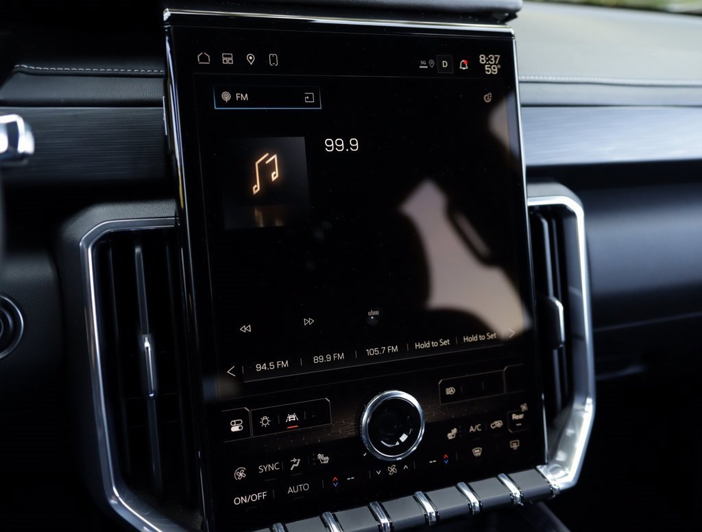 Used 2025 GMC Acadia Elevation image 14