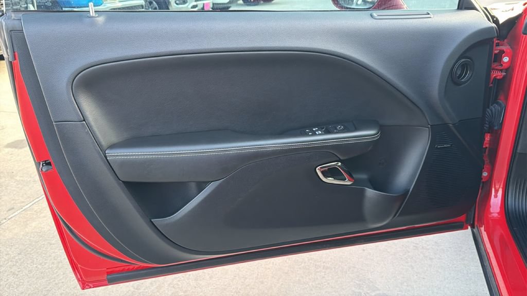 Used 2016 Dodge Challenger SRT Hellcat RWD image 10