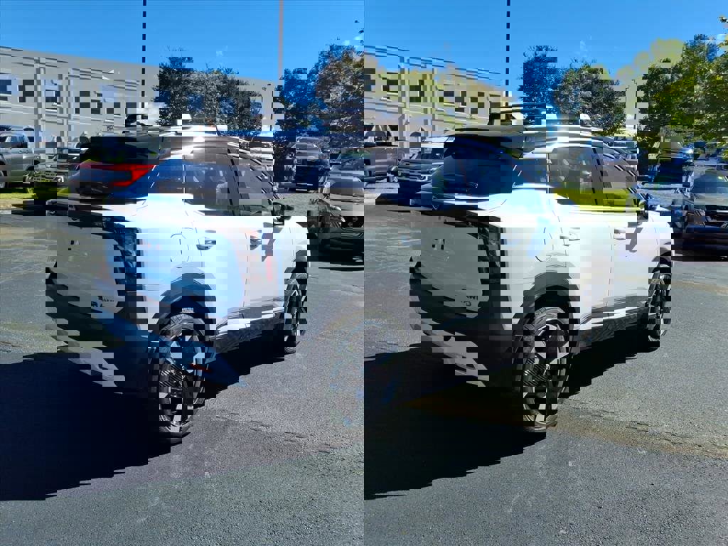 New 2026 Nissan Kicks SR w/ Cold Weather Package image 3