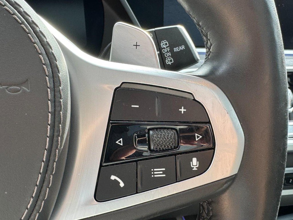 Used 2021 BMW X7 M50i w/ Dynamic Handling Package image 20