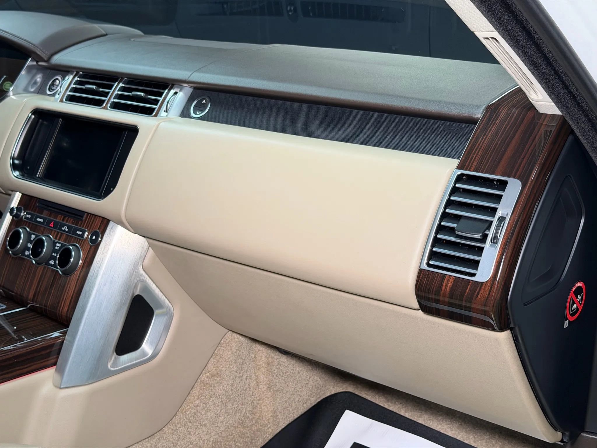 Used 2016 Land Rover Range Rover HSE image 53