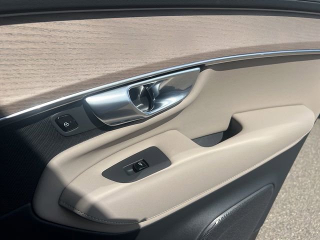 New 2026 Volvo XC90 B6 Plus w/ Protection Package Premier image 31