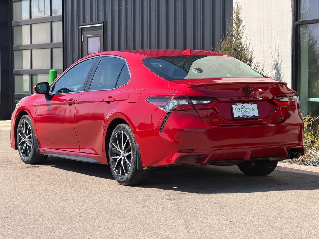 Used 2022 Toyota Camry SE w/ Cold Weather Package image 3