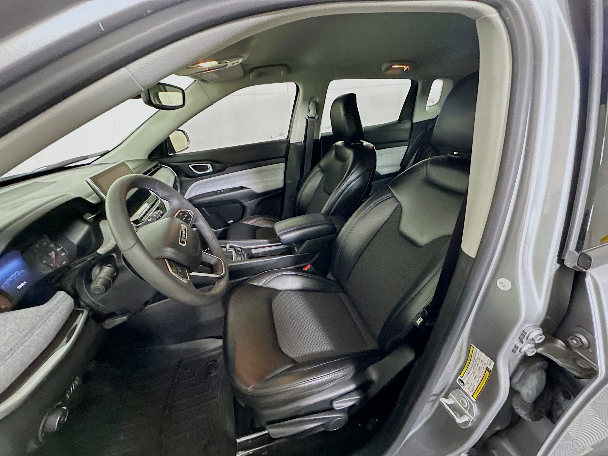 Used 2022 Jeep Compass Latitude image 13