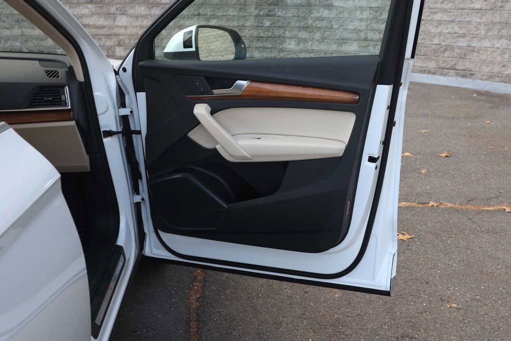 Used 2023 Audi Q5 2.0T Premium w/ Convenience Package image 14