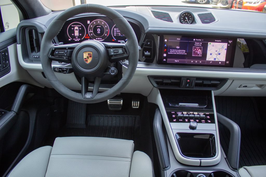 Used 2026 Porsche Cayenne GTS AWD/4WD image 13