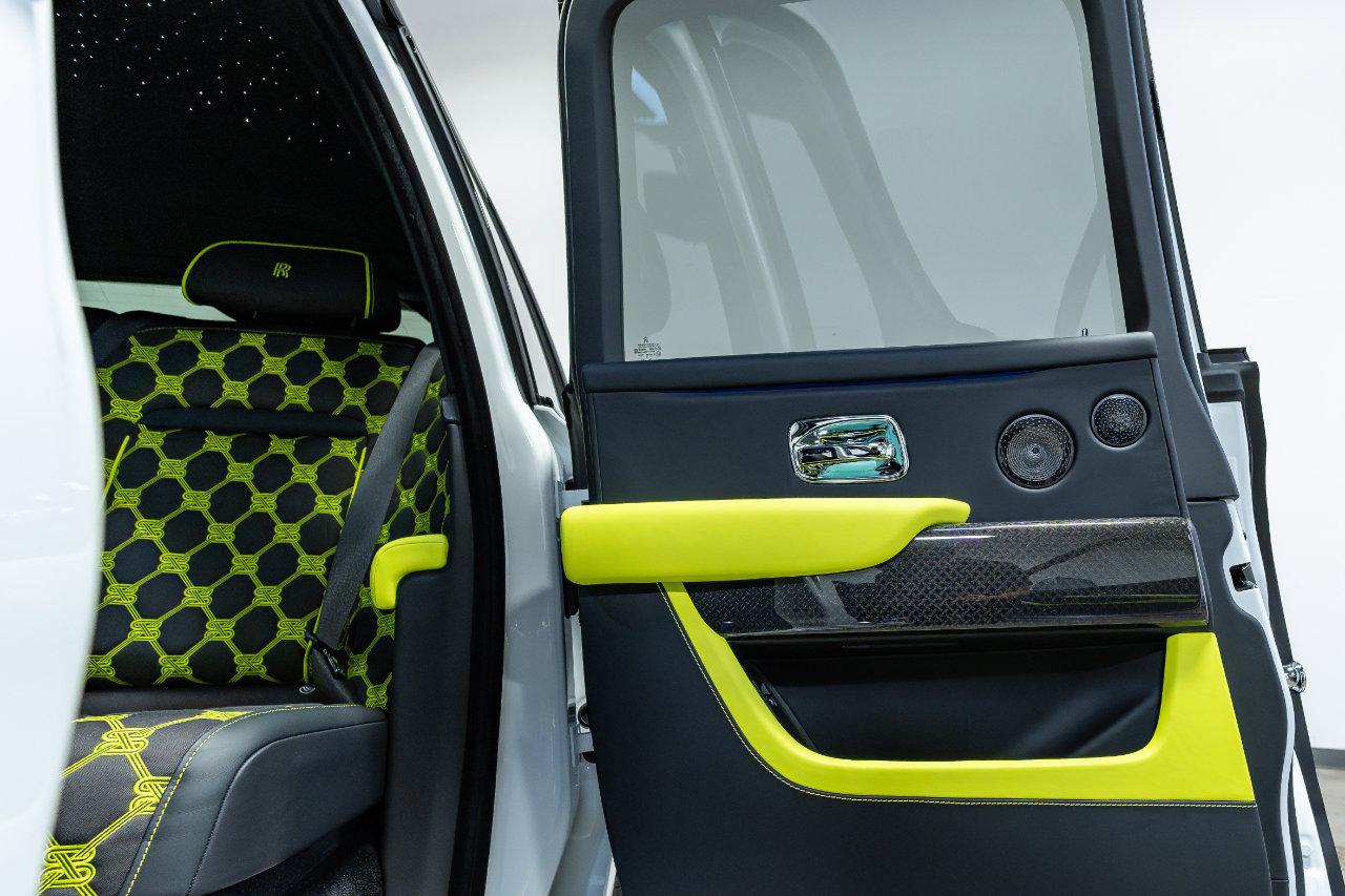 Used 2025 Rolls-Royce Cullinan Black Badge image 22