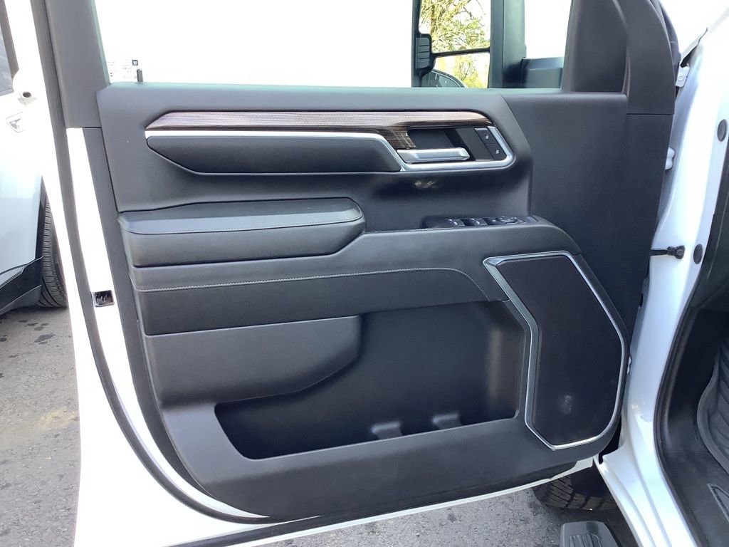 Used 2024 Chevrolet Silverado 2500 LT image 25