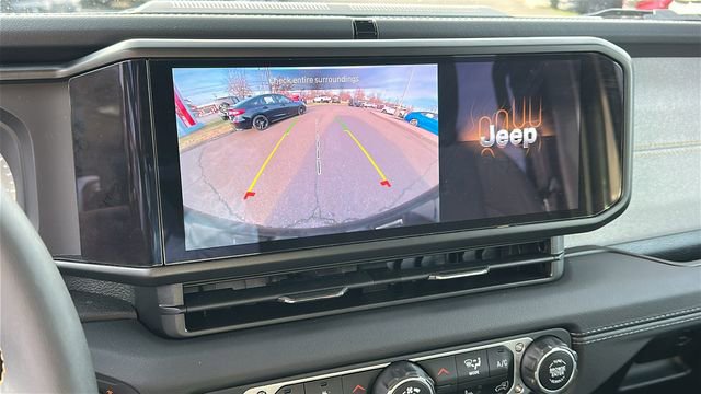 Used 2024 Jeep Wrangler Unlimited Sahara w/ Safety Group image 15