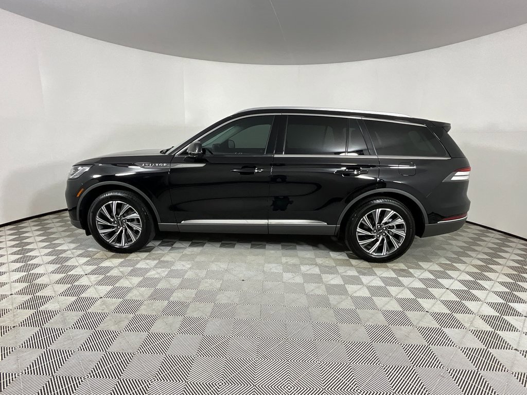 Used 2025 Lincoln Aviator AWD image 2