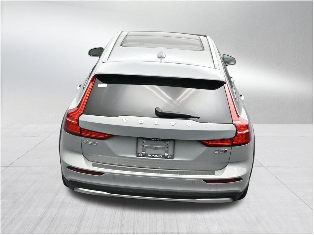 New 2026 Volvo V60 B5 Cross Country Plus w/ Protection Package Premier AWD/4WD image 17
