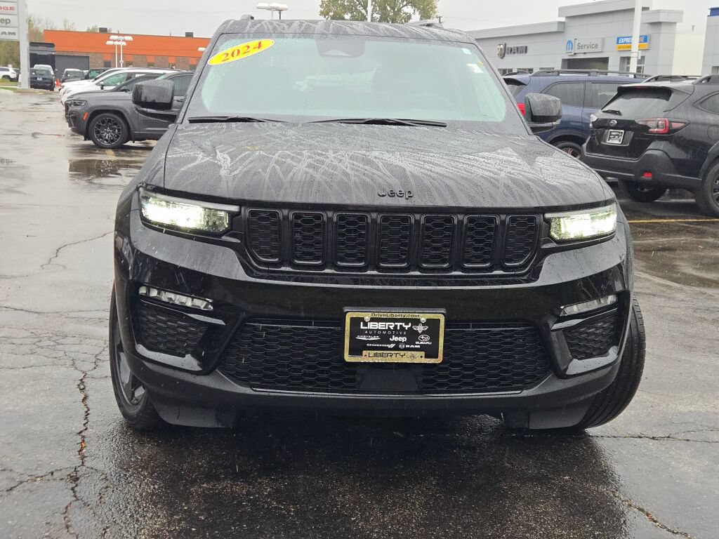 Used 2024 Jeep Grand Cherokee Limited w/ Black Appearance Package AWD/4WD image 3