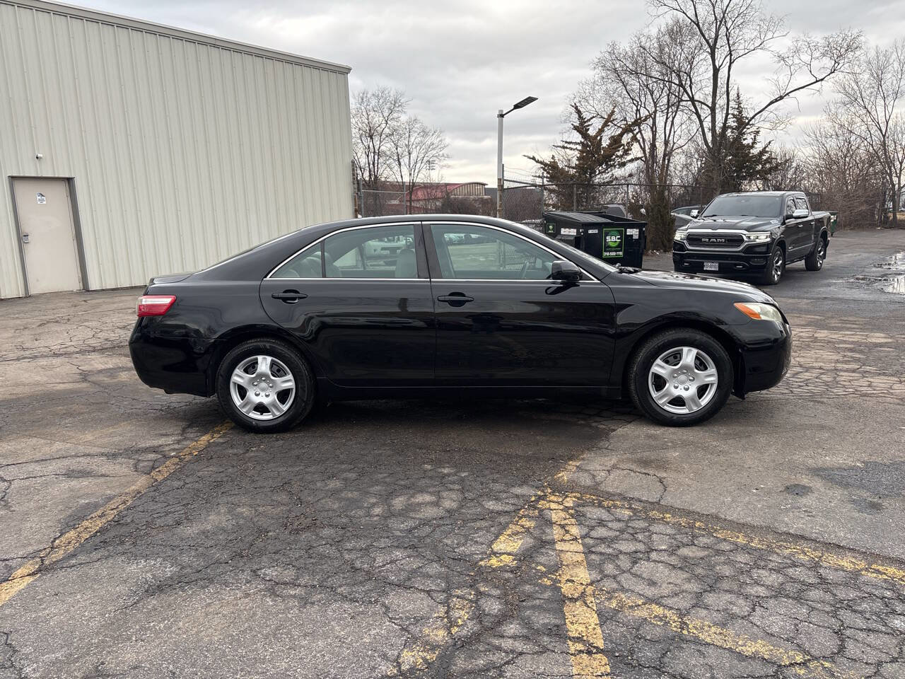 Used 2009 Toyota Camry LE FWD image 6