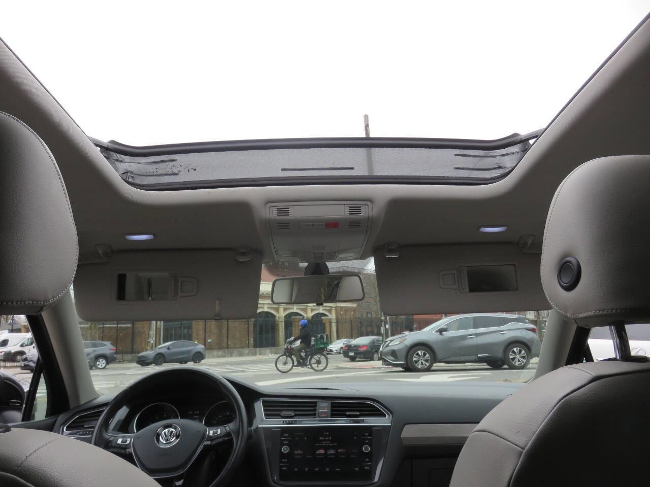 Used 2018 Volkswagen Tiguan SEL image 13