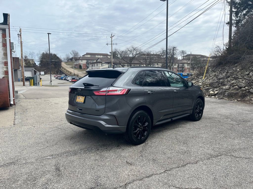 Certified 2023 Ford Edge SE w/ Black Appearance Package image 6