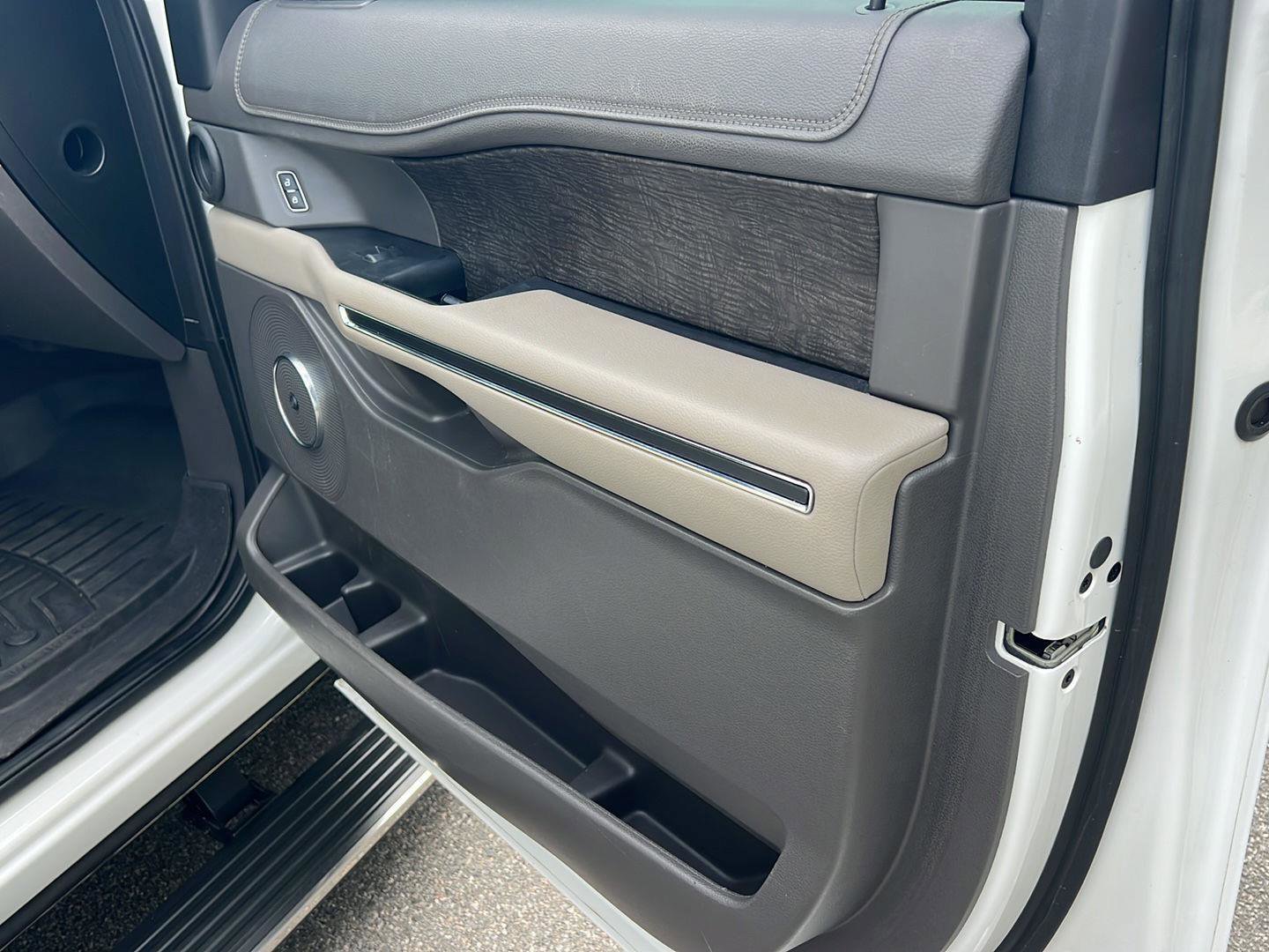 Used 2021 Ford Expedition Limited image 16