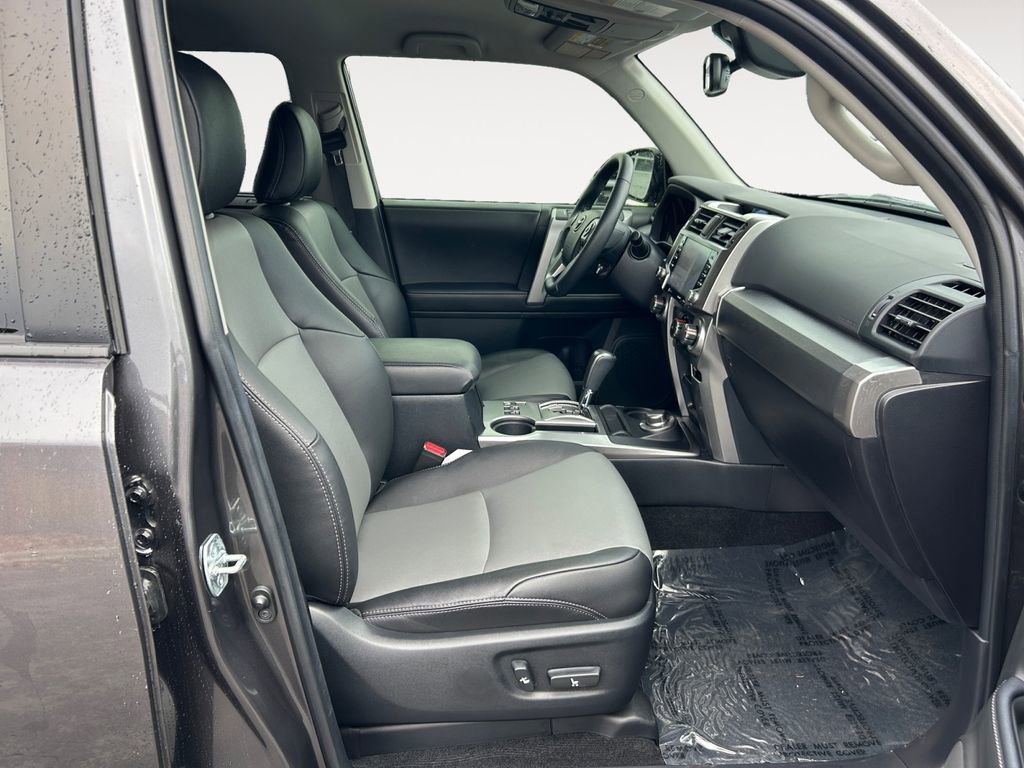Used 2022 Toyota 4Runner SR5 Premium image 10