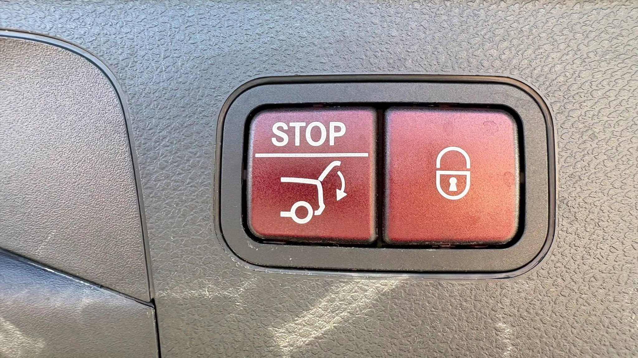 Used 2018 Mercedes-Benz GLC 300 4MATIC image 28