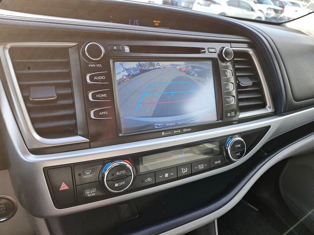 Used 2016 Toyota Highlander XLE image 10