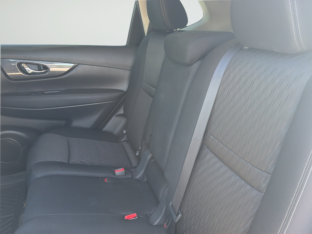 Used 2020 Nissan Rogue SV FWD image 28