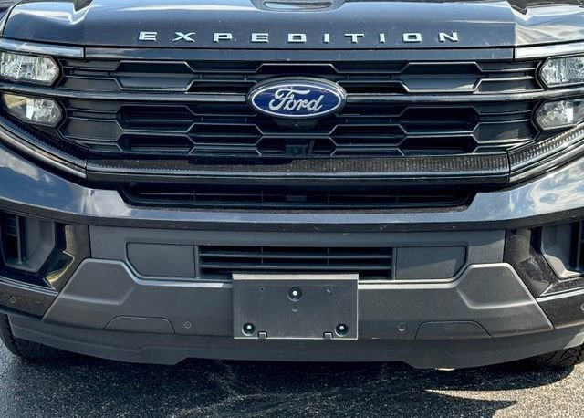 Used 2025 Ford Expedition Active AWD/4WD image 4