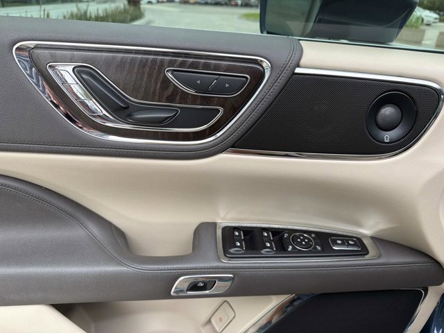 Used 2020 Lincoln Continental w/ Premium Package FWD image 13