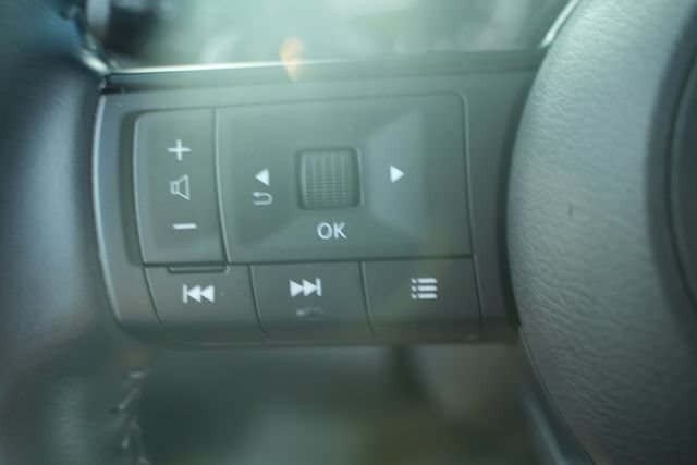 Used 2025 Nissan Pathfinder SL AWD/4WD image 33