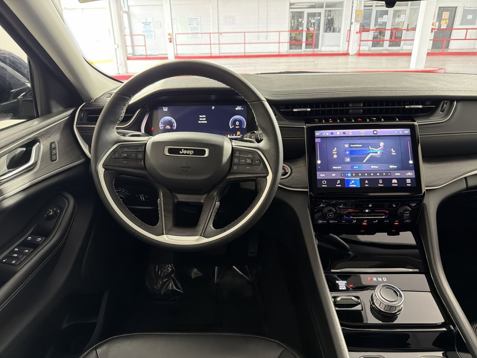 Used 2023 Jeep Grand Cherokee Limited image 16