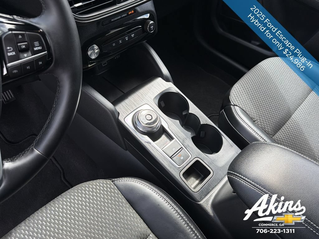 Used 2025 Ford Escape SE FWD image 16