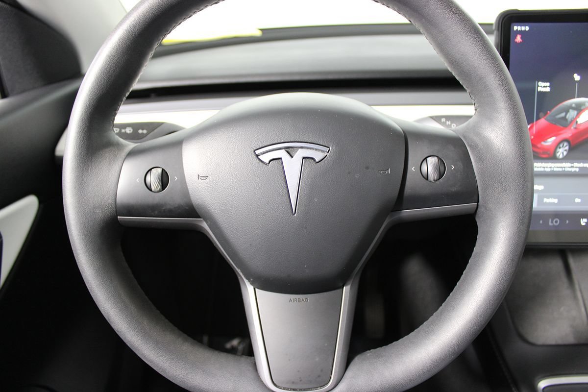 Used 2022 Tesla Model Y Long Range AWD/4WD image 25