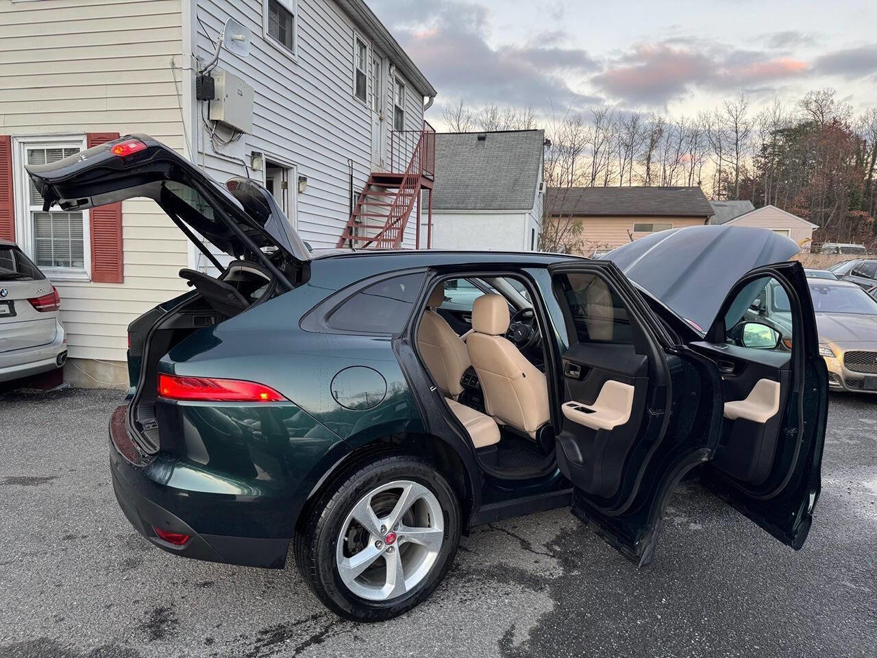 Used 2017 Jaguar F-PACE Premium image 9