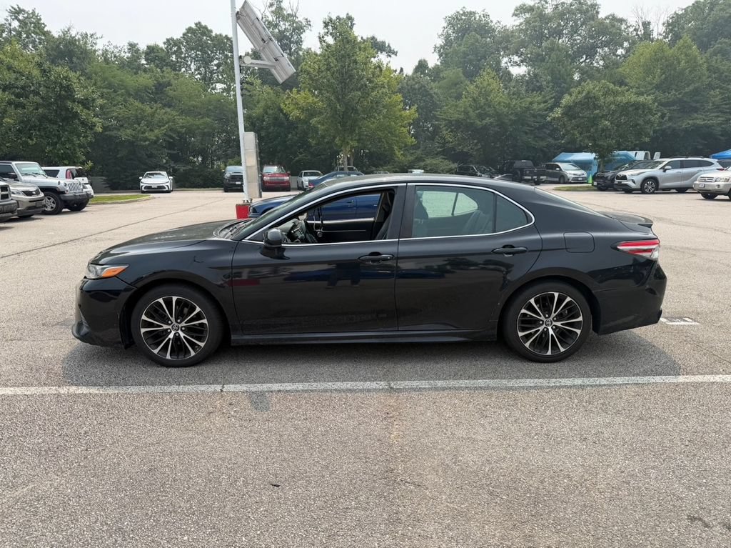 Used 2019 Toyota Camry SE FWD image 7