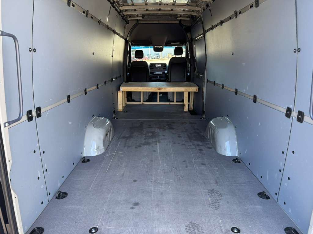 Used 2023 Mercedes-Benz Sprinter 2500 image 36