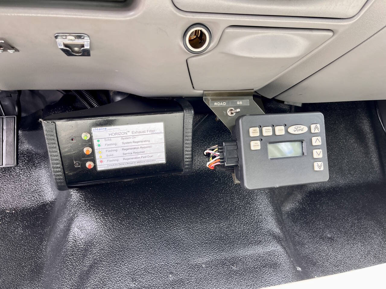Used 1999 Ford F550 2WD Regular Cab Super Duty image 26
