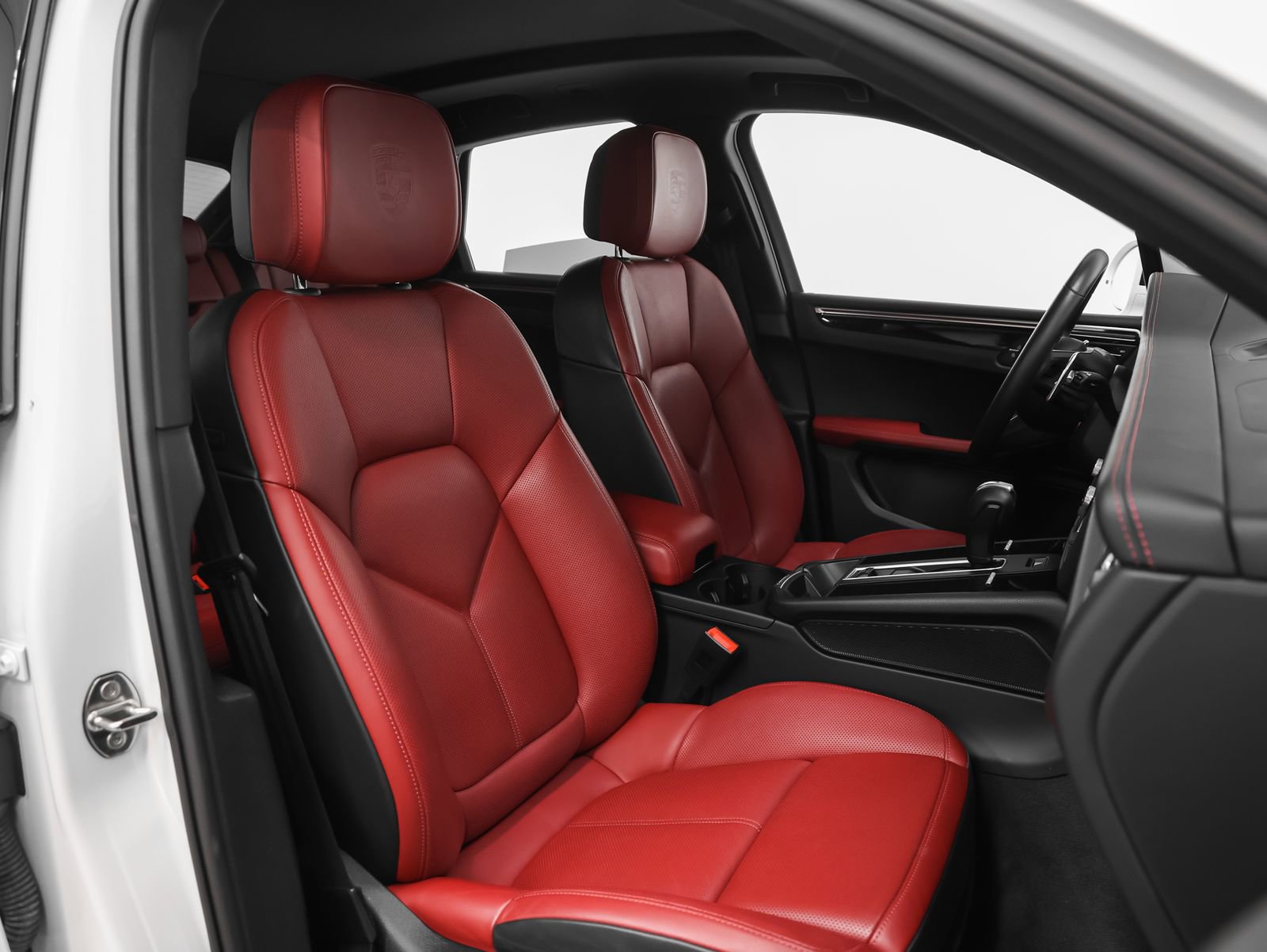 Certified 2022 Porsche Macan S image 25