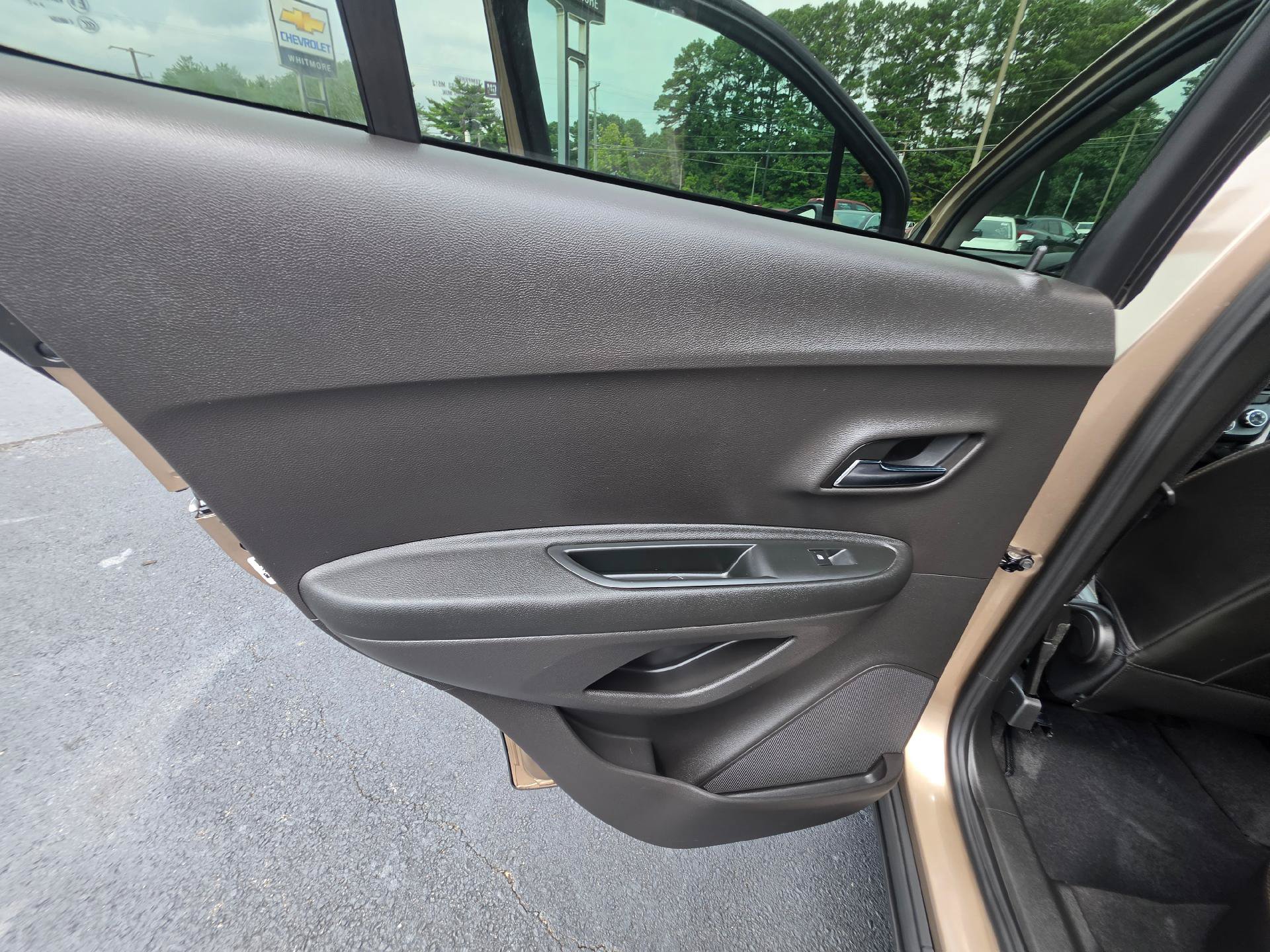 Used 2018 Chevrolet Trax LT w/ LT Convenience Package AWD/4WD image 15