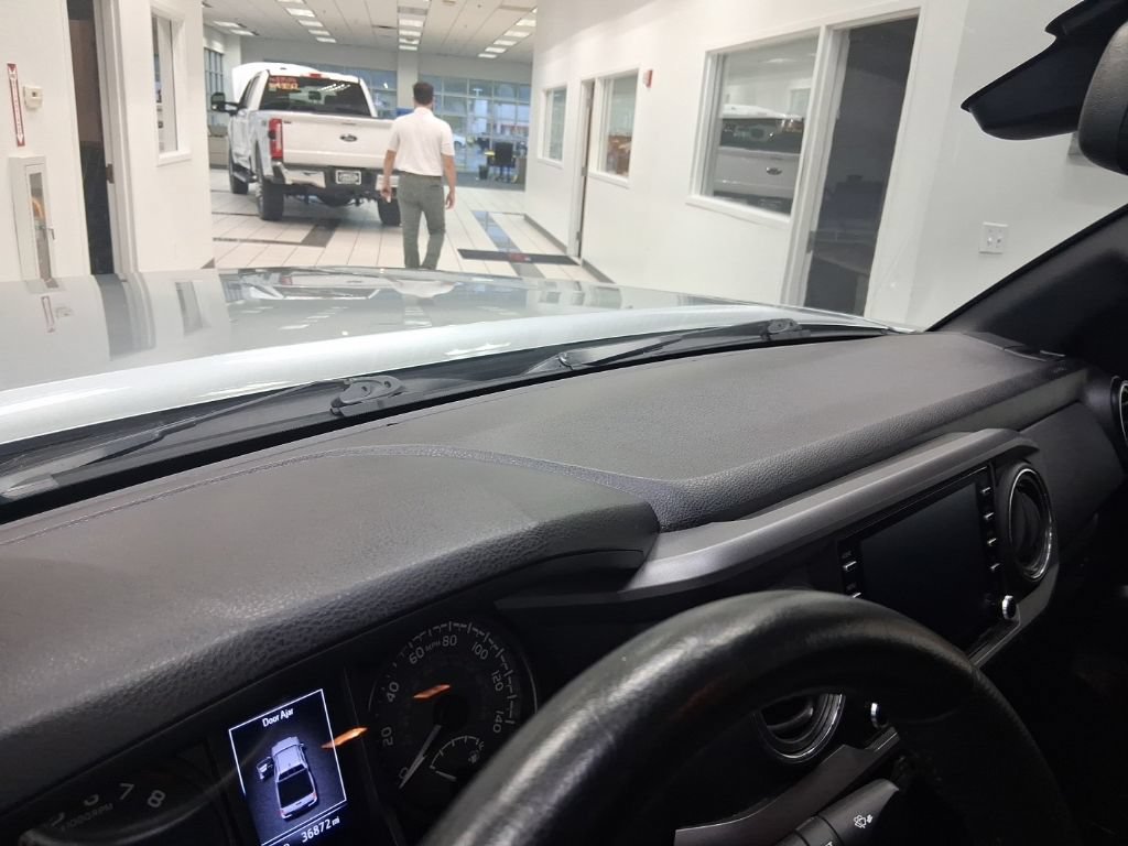 Used 2023 Toyota Tacoma TRD Off-Road w/ Technology Package AWD/4WD image 2