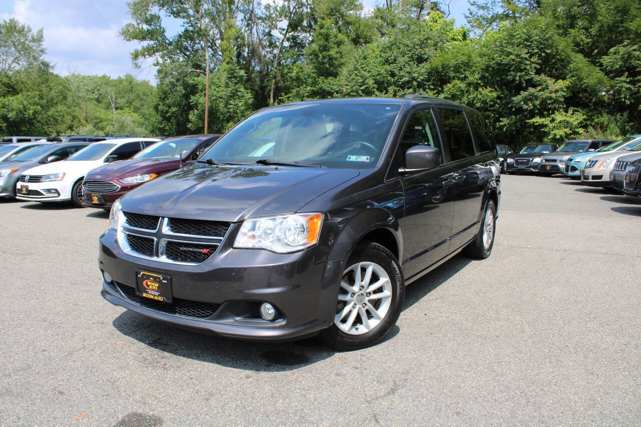 Used 2019 Dodge Grand Caravan SXT image 1