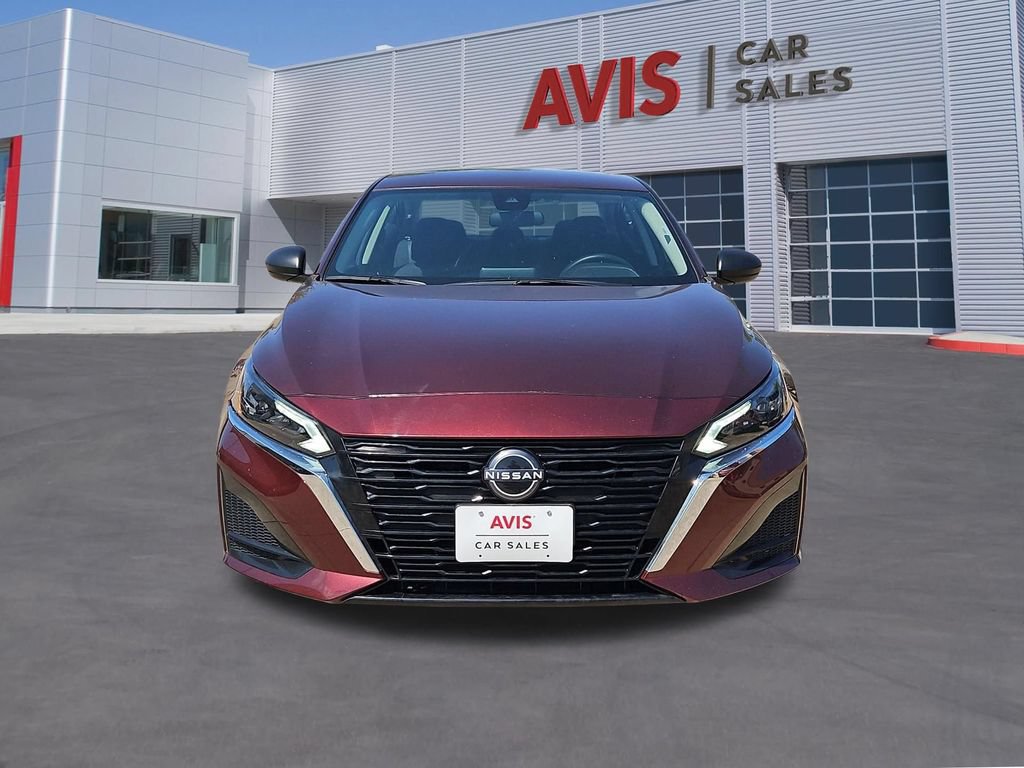 Used 2025 Nissan Altima 2.5 SV FWD image 2