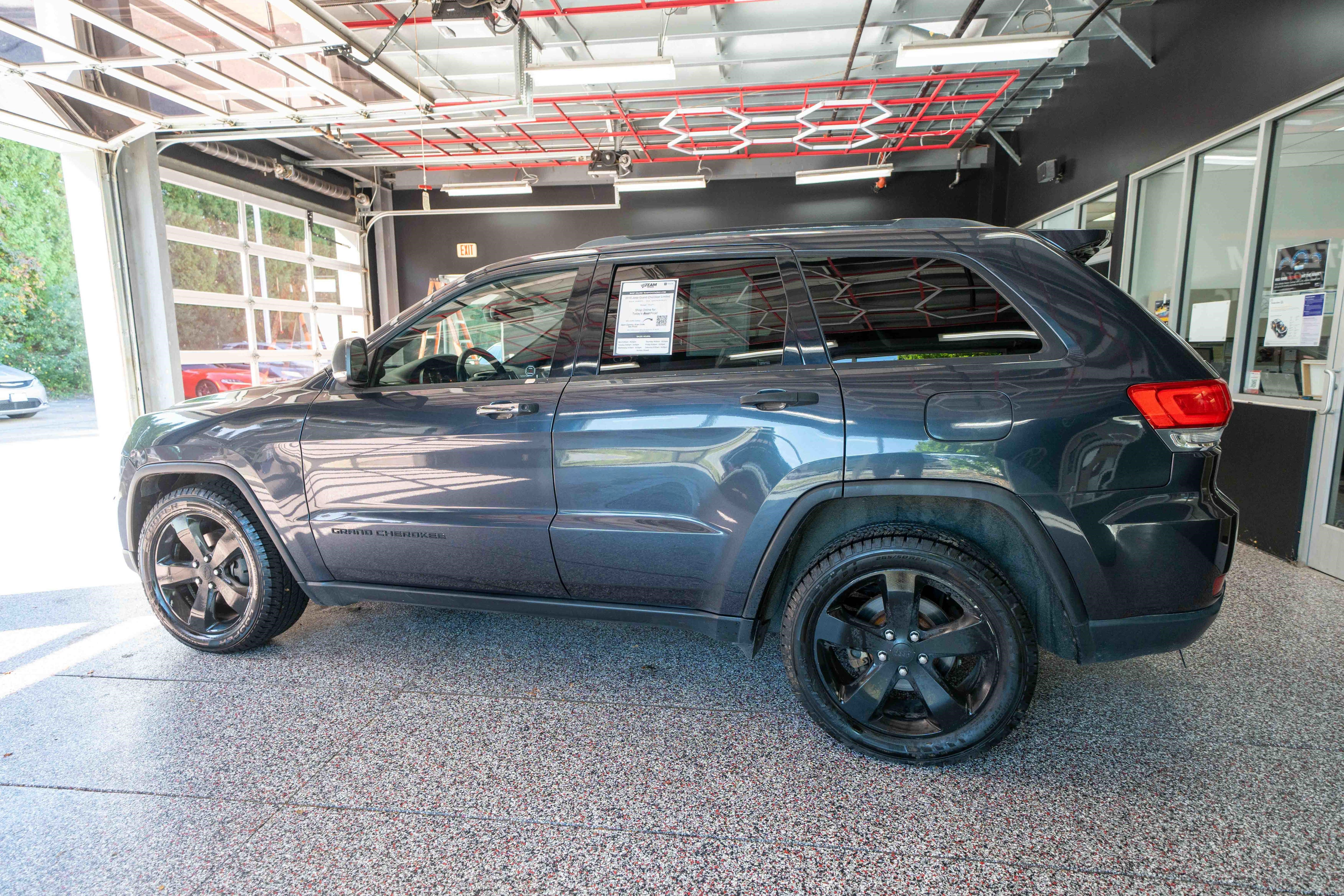 Used 2015 Jeep Grand Cherokee Limited AWD/4WD image 2