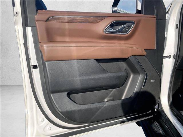 Used 2024 Chevrolet Suburban High Country RWD image 18