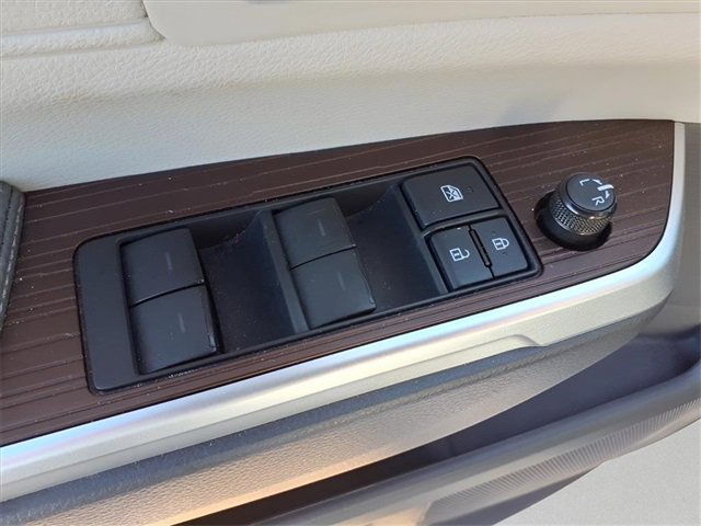 Used 2021 Toyota Sienna XLE image 19