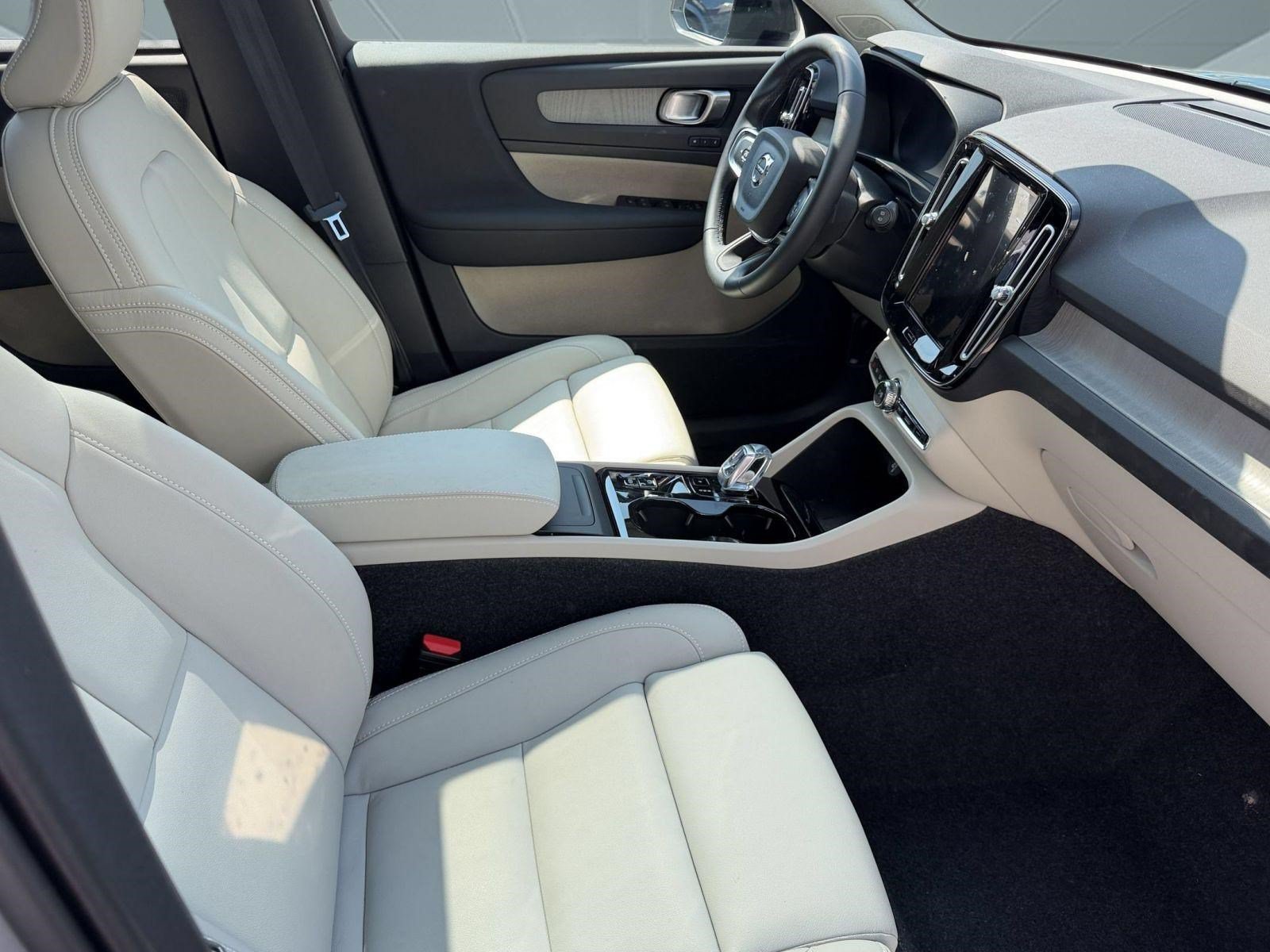 Certified 2026 Volvo XC40 B5 Plus w/ Protection Package Premier AWD/4WD image 24