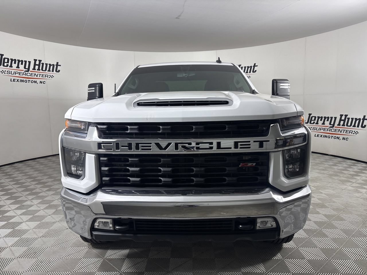 Used 2023 Chevrolet Silverado 2500 LT w/ Convenience Package AWD/4WD image 2