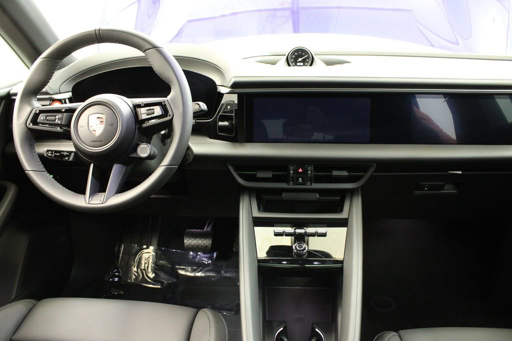 New 2024 Porsche Macan 4 Electric image 17