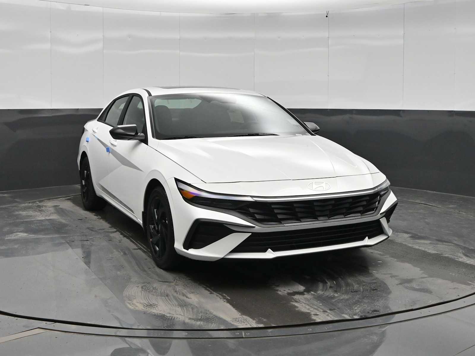 New 2026 Hyundai Elantra SEL Sport FWD image 2