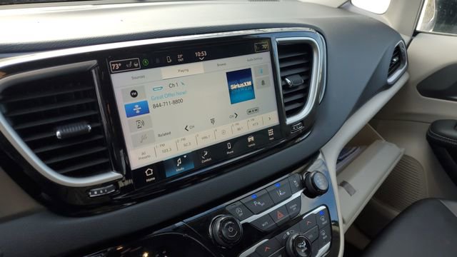 Certified 2024 Chrysler Pacifica Touring-L image 13