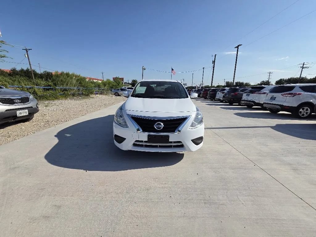 Used 2019 Nissan Versa SV FWD image 2