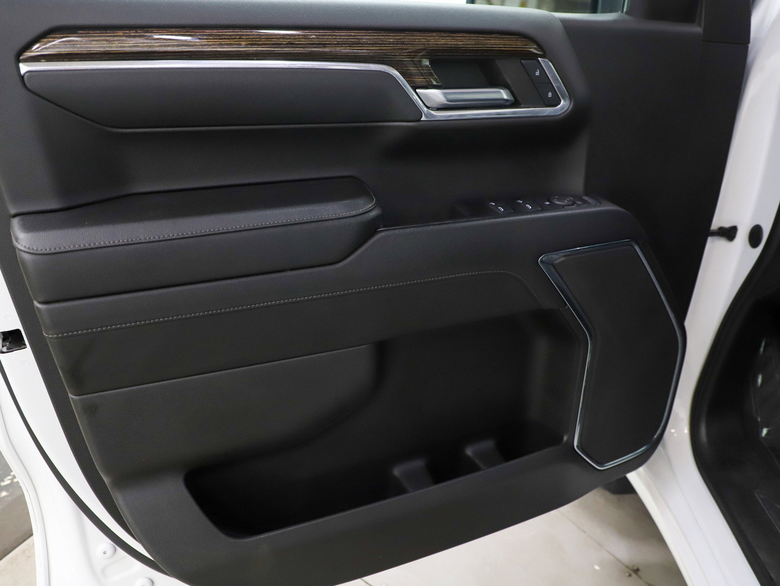 Used 2023 GMC Sierra 1500 SLE image 25