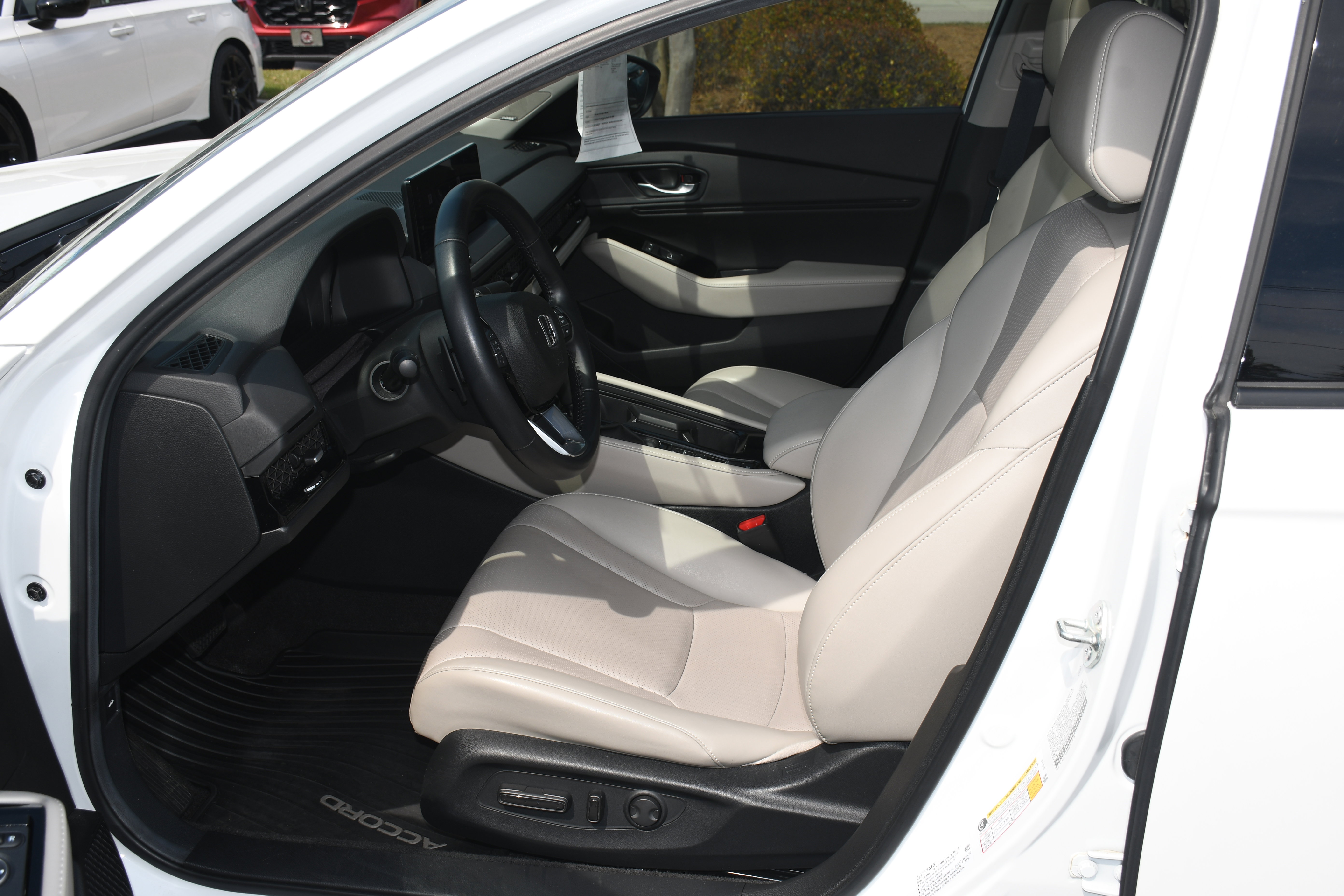 Used 2024 Honda Accord Touring image 8